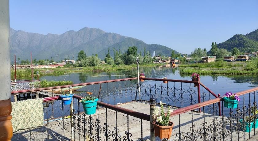 Houseboat Shamshad Hotel in India