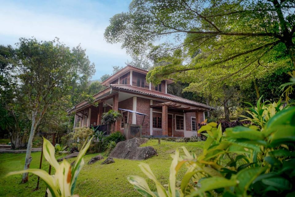 Villa Lingga Puncak Hotel in Cisarua