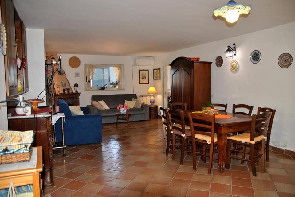 Air-conditioned flat with garden and hot tub Apartment in Formia