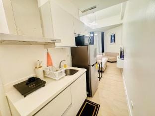 Dimple's Nest at Azure | Wifi | Pet OK | Cook OK Apartment in Calabarzon