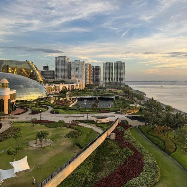 Panoramic Landscape Seaview, 2BR, near Airport 11m Apartment in Pasay