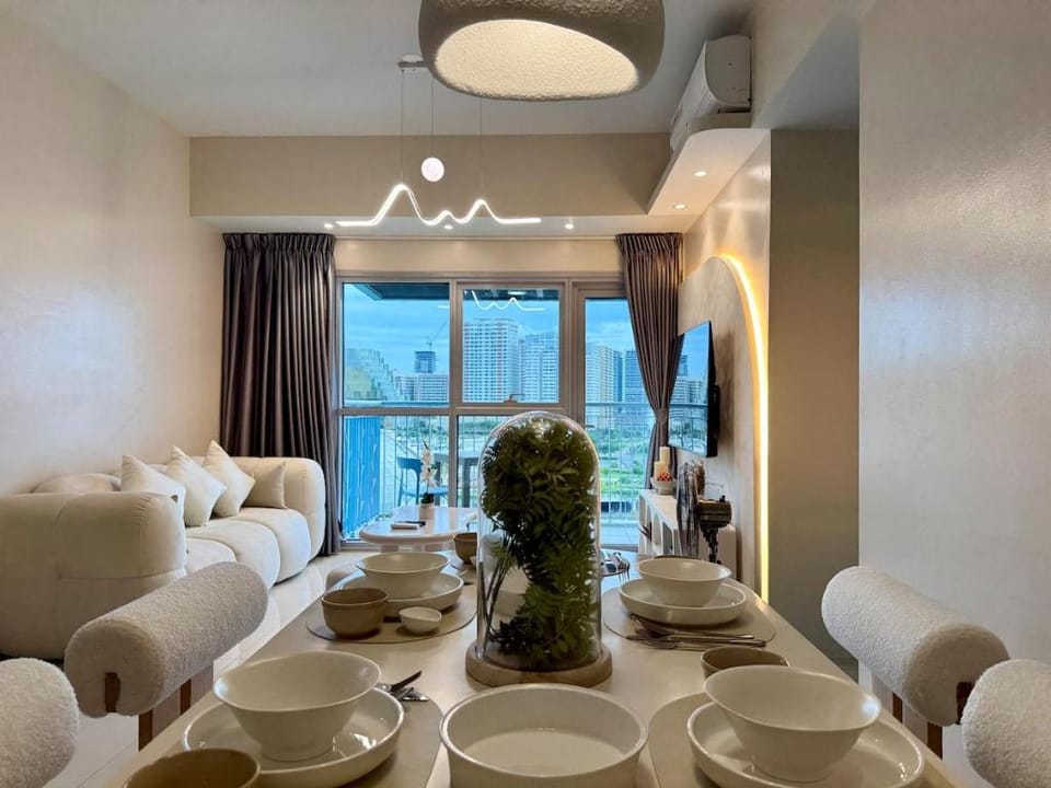 Panoramic Landscape Seaview, 2BR, near Airport 11m Apartment in Pasay