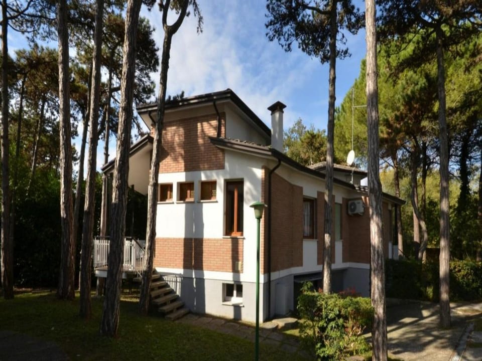 Escape to a Green and Quiet Corner Apartment in Lignano Sabbiadoro