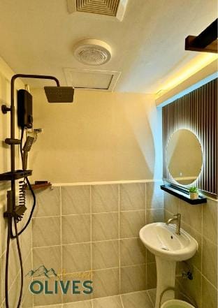 Curated Stay Near Airport  Apartment in Lapu-Lapu City