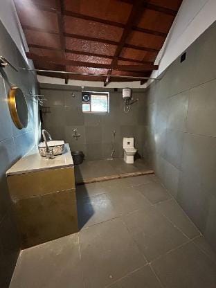 Little Earth - Kerala Style Mud House with Pool Farm Stay in Hyderabad