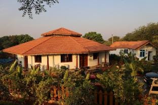 Little Earth - Kerala Style Mud House with Pool Farm Stay in Hyderabad