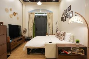 Historic 3BR+1SFB Chinatown MRT EntireHome 85SQM Vacation rental in Bangkok