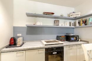 Cozy 2BR Apt in Central Bangkok 5 mins BTS 110 SQM Vacation rental in Bangkok