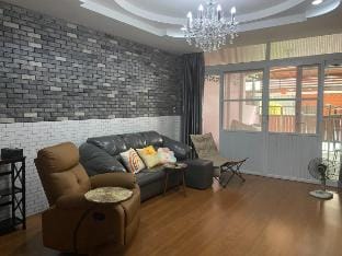 Entire 3-story house/TheMall Thapra/BTS Talat Phlu Vacation rental in Bangkok