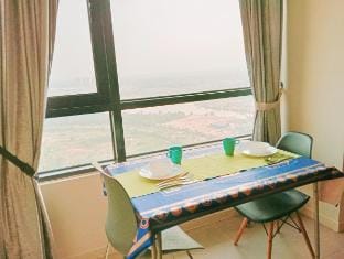 NeonNest-Tamarind Suite|Wi~Fi~|NetflixFreeParking Vacation rental in Selangor, Malaysia