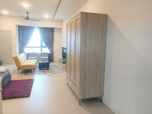 Abstract Studio~Tamarind|Wifi|NETFLIX| Parking Vacation rental in Selangor, Malaysia