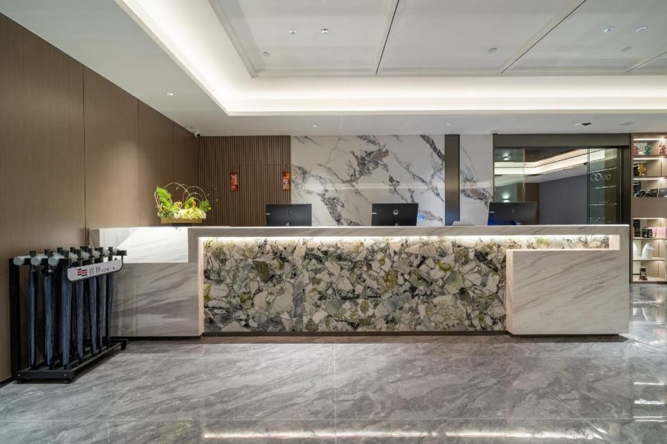 Yizhi Hotel - Shamian Pearl River Night Cruise Huangsha Metro Station-free laundry free gym room inc Hotel in Guangzhou