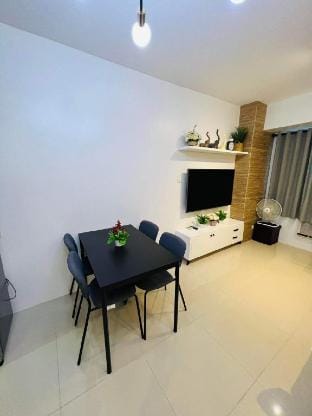 Sea Condo - Sunrise La Vista Vacation rental in Pasay