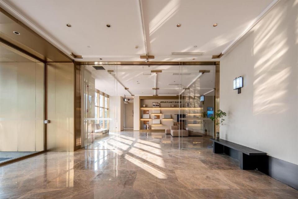 Atour X Hotel Shenzhen Convention Center United Plaza Hotel in Hong Kong