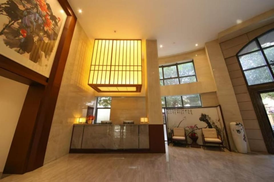 新河苑酒店（广州东站龙口西地铁站店） Hotel in Guangzhou