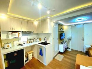 Veronica Grey's Staycation 1BR Vacation rental in Pasig