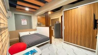 Unit 204 with Disney+, Netflix and Amazon Prime Vacation rental in Pasig