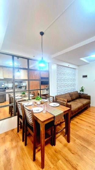 U1041 10pax 2BR w/ Netflix, Prime, Disney+ Vacation rental in Pasig