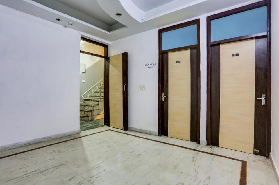 Super Hotel O East Punjabi Bagh Near Metro Station Hotel in Delhi