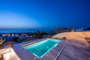 Casa Terra Vedema-Oia Sunset-Privacy-Plunge Pool Villa in Santorini