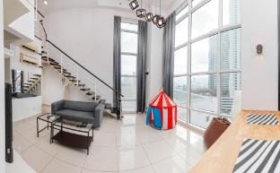 Maritime Sunrise View Luxury Suite 8pax Vacation rental in George Town