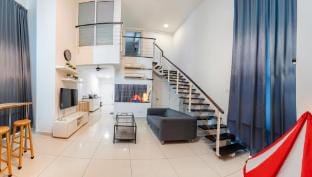 Maritime Sunrise View Luxury Suite 8pax Vacation rental in George Town