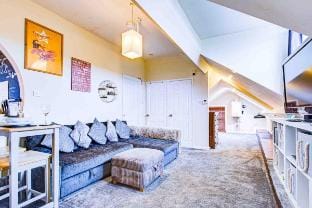 Entire artistic open-apartment Apartment in Southend-on-Sea