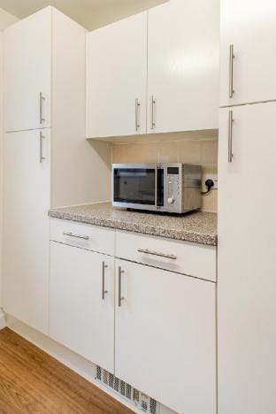 Spacious Apartment In Leeds Centre | Free Parking Vacation rental in Leeds