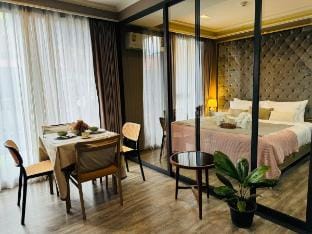 Patong rooftop Pool Condo Bathtub Walk to Seaside Vacation rental in Patong