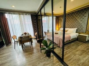 Patong rooftop Pool Condo Bathtub Walk to Seaside Vacation rental in Patong