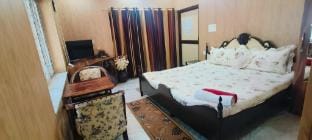 Olive Greens: Park View - 1 Room-Kitchen-Bathroom Vacation rental in Dehradun