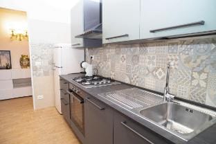 Comfort and metro 2 steps away, for 3 guests Vacation rental in Rome