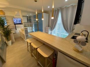 Muji Inspired Beachview unit,1Br-6pax@ Azure North Vacation rental in Calabarzon