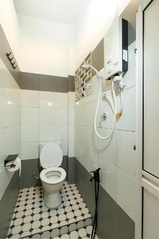 Fourth Street Heritage Home by Roland ( 10 Pax ) Vacation rental in George Town