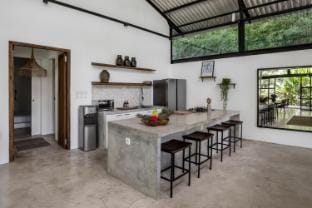Ubud's Green Oasis: Jungle Serenity & Valley Views Villa in Tampaksiring