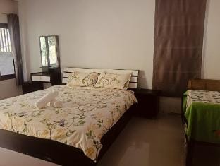 koh Lanta  Klongnin Rubber Home A/C & Kitchen a Vacation rental in Krabi Changwat