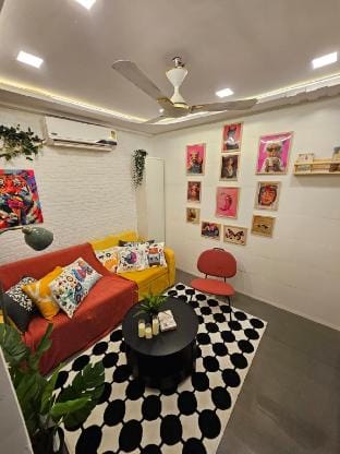 The PaliHideaway- Hidden Gem in Pali Hill, Bandra Vacation rental in Mumbai