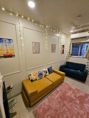 "Cozy Rose – Peaceful Village Retreat in Bandra" Vacation rental in Mumbai