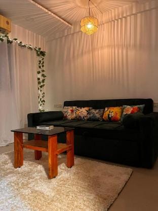 Carter Bay –  Peaceful Stay Near the Shore, Bandra Vacation rental in Mumbai