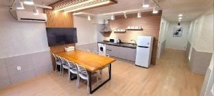 홍대입구&합정역 4min 1floor 4Rooms & 3Bath Red Road 3min Vacation rental in Seoul