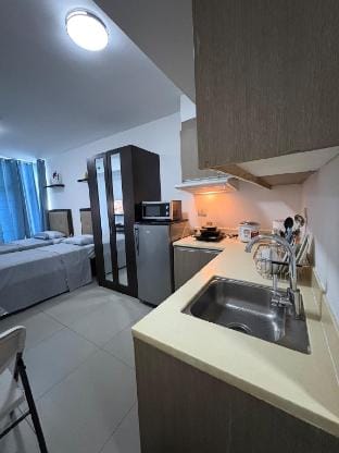 Urban Retreat: Cozy Condo w/ Pool & Gym Access Vacation rental in Makati