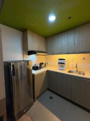 Urban Retreat: Cozy Condo w/ Pool & Gym Access Vacation rental in Makati