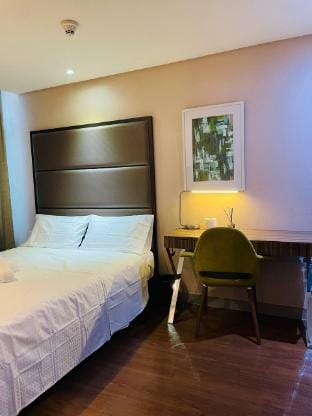 Urban Retreat: Cozy Condo w/ Pool & Gym Access Vacation rental in Makati