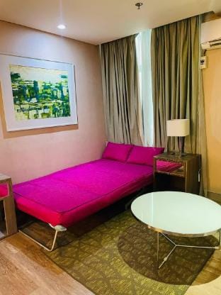 Urban Retreat: Cozy Condo w/ Pool & Gym Access Vacation rental in Makati