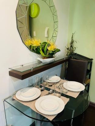 Urban Retreat: Cozy Condo w/ Pool & Gym Access Vacation rental in Makati