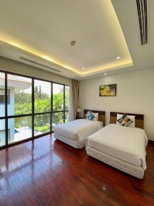 Spacious Villa E17 - The Ocean Villas Resort Villa in Hoa Hai