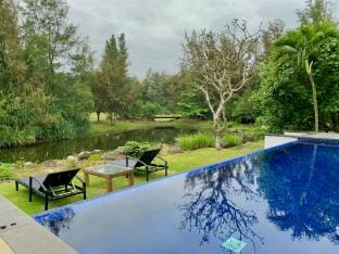 Spacious Villa E17 - The Ocean Villas Resort Villa in Hoa Hai