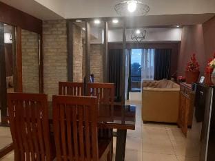 Spacious 2 br suite free parking, fibrwifi, cable. Apartment in Tagaytay