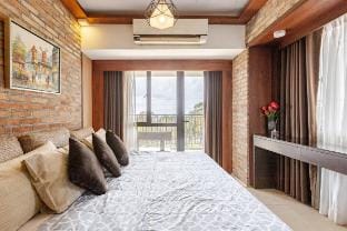 Spacious 2 br suite free parking, fibrwifi, cable. Apartment in Tagaytay