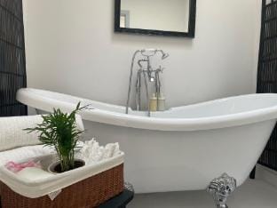 Spacious Entire 2-Bed Home in Waterford City Vacation rental in Waterford City